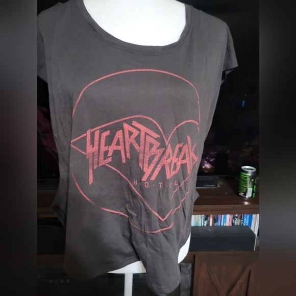 Mighty Fine Heartbreak Hotel Tee‎ size small - Picture 1 of 3